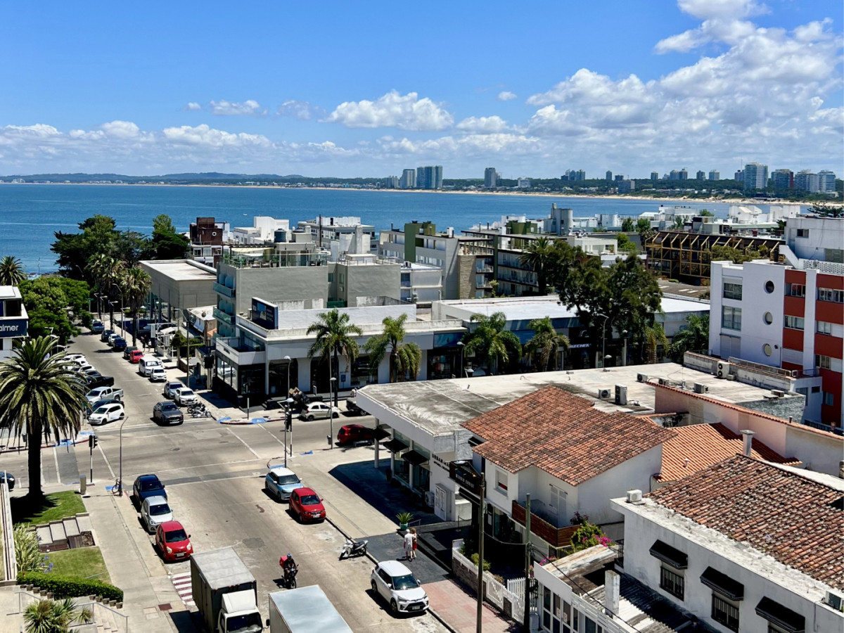 Cómodo apartamento en Península Punta del Este en venta