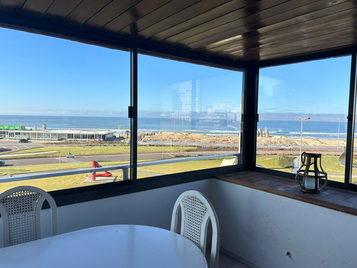 Espectacular apartamento en primera linea de playa Brava