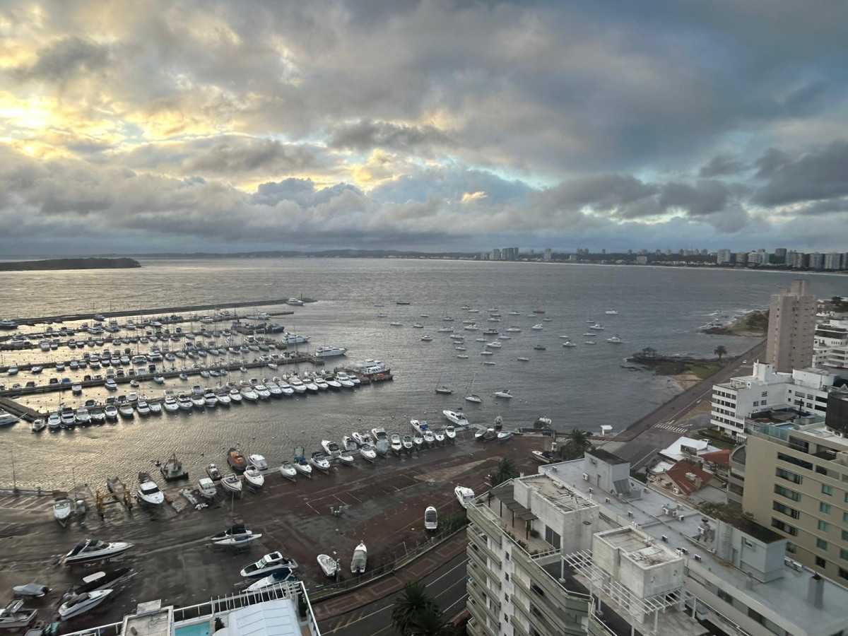 Apartamento de lujo con vista al puerto Península- Punta del Este.