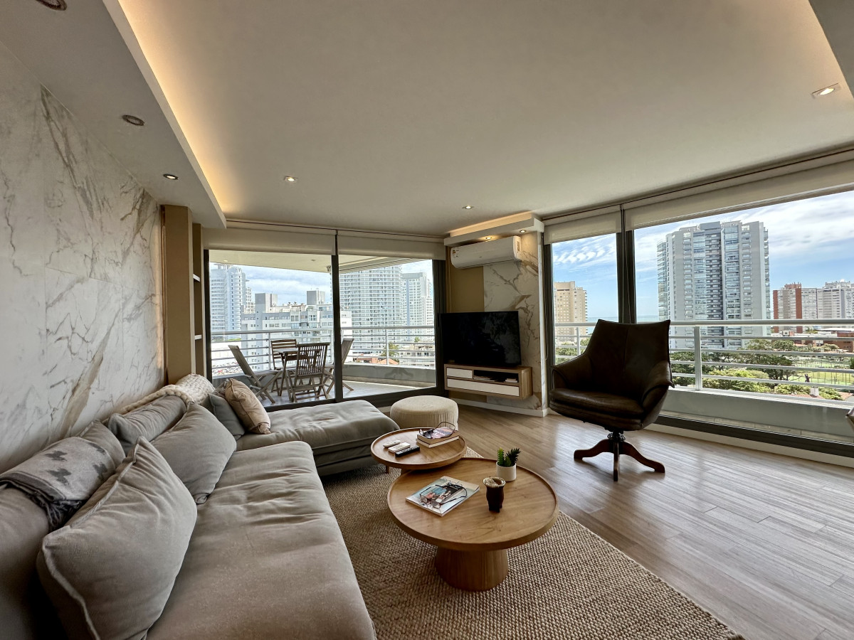 Apartamento esquinero en venta 2 dormitorios Punta del Este Alexander Boulevard