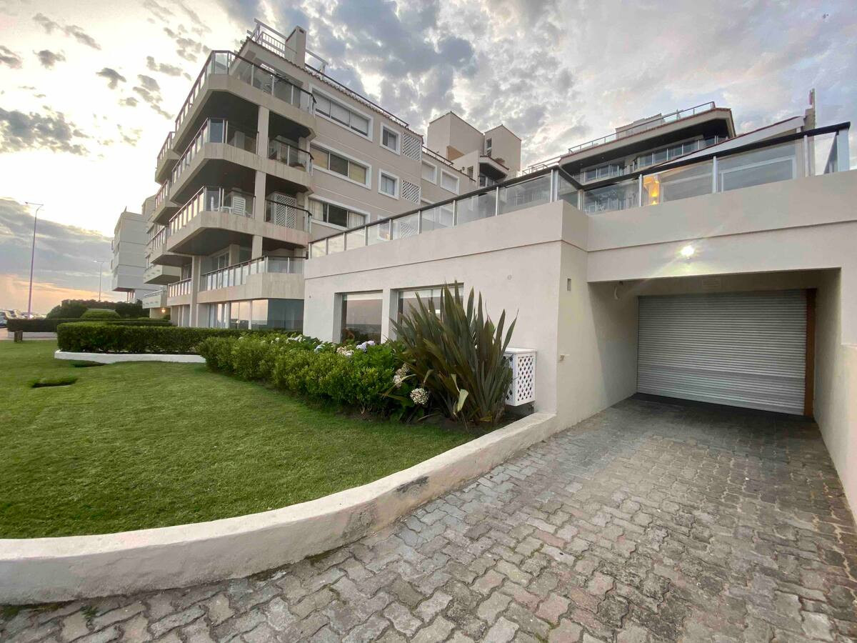 venta apartamento 2 dormitorios en Península frente al mar - Punta del Este