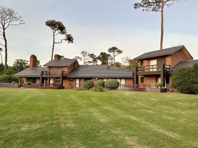 Casa en venta en Pinares Punta del Este 
