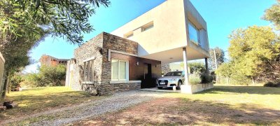 Chalet minimalista ideal para vivienda permanente