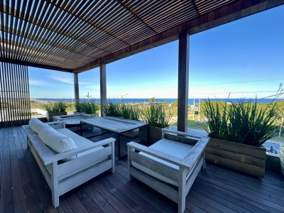 Venta Casa de diseño a estrenar con vista al mar en Punta Piedras Manantiales 