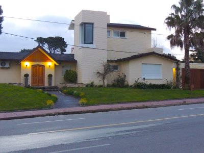 Gran casa en playa mansa