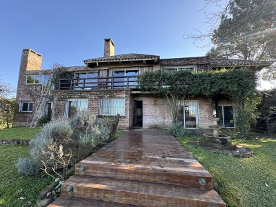 VENTA CASA 4 DORMITORIOS PUNTA BALLENA 
