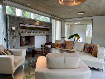 Casa de 4 dorm en Laguna Blanca en alquiler 