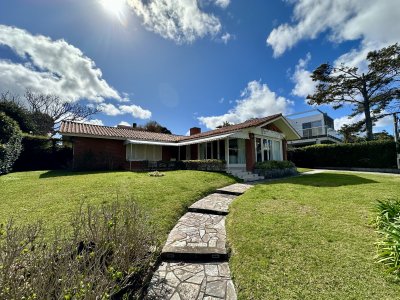 Casa en venta playa Mansa Punta del Este 