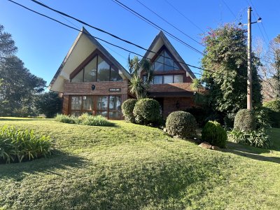 Casa en venta en Lugano Punta del Este 5 Dormitorios 