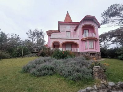 venta casa estilo Castillo Playa Verde  Piriápolis frente al mar 