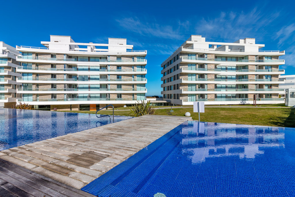 Apartamento en Mansa - Punta del Este   Frente al Mar !! 