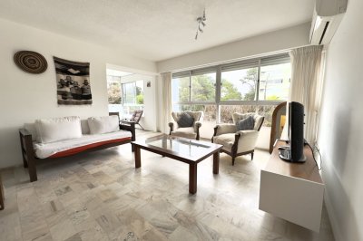 Apartamento en venta y alquiler anual - 3 dormitorios Punta Del Este 