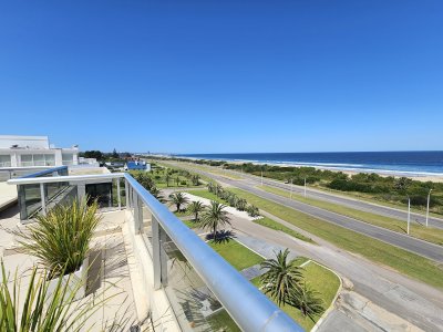 Exclusividad en brava - 3 dormitorios en suite con barbacoa y jacuzzi.