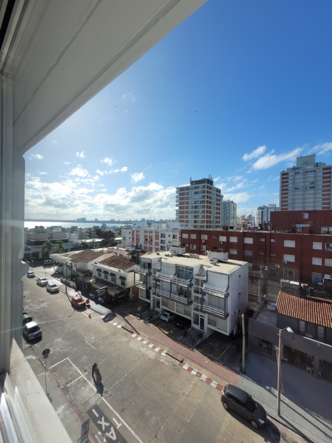 Alquiler anual apartamento en  Punta del Este 