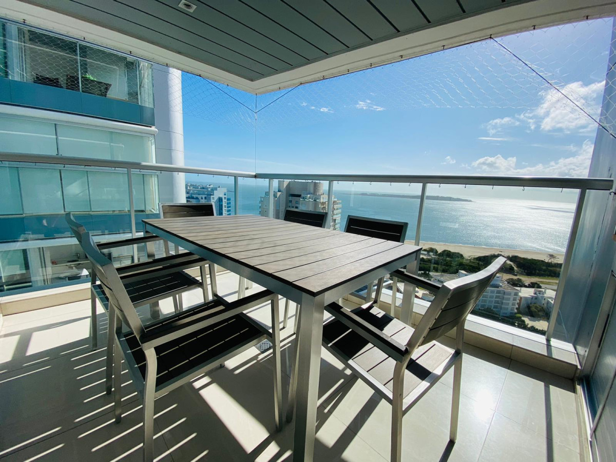 Apartamento en Venta en Torre de Categoría, Playa Mansa Punta del Este
