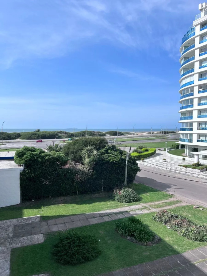 Apartamento a 50 mts del mar brava - 2 dormitorios.