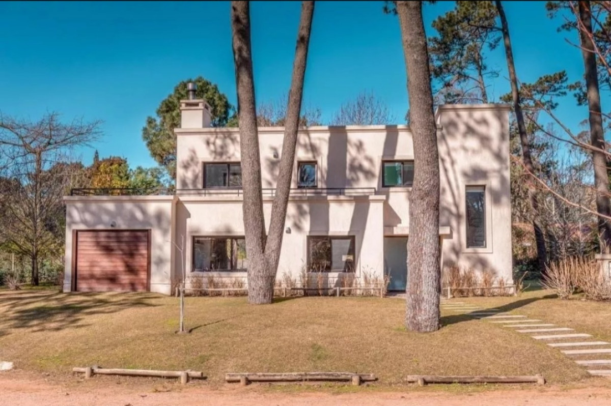 Casa en venta en barrio privado zona Pinares, Punta del Este 