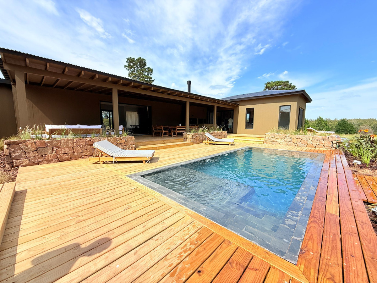 Casa en venta y alquiler - Barrio Privado La Barra