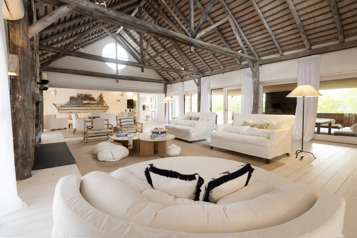 CASA EN EL PUEBLO DE JOSÉ IGNACIO SOBRE EL MAR