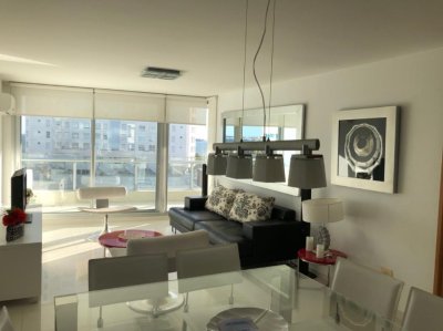 Apartamento en Torre de Categoría a pasos de Enjoy - Playa Mansa, Punta del Este
