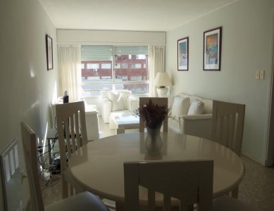 Apartamento ubicado en pleno centro, península de Punta del Este, 3 dormitorios!