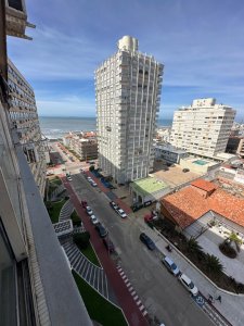 Apartamento en Península, dormitorio y medio, ideal!