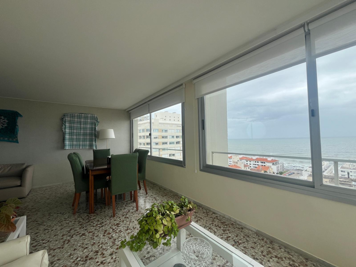 Apartamento en Alquiler Temporario en Península, excelente vista. Con garaje!