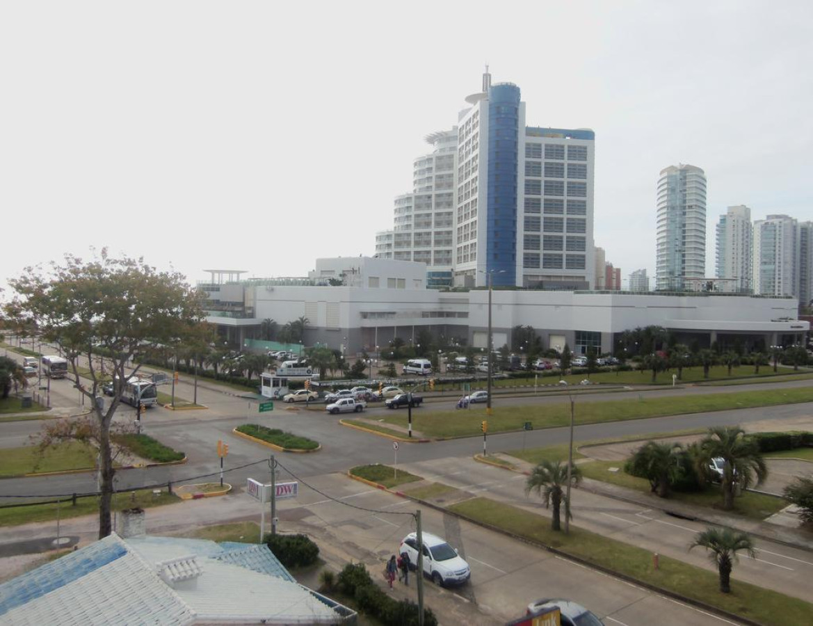 APARTAMENTO DE 2 DORMITORIOS VISTA A PLAYA MANSA EN ALQUILER TEMPORAL