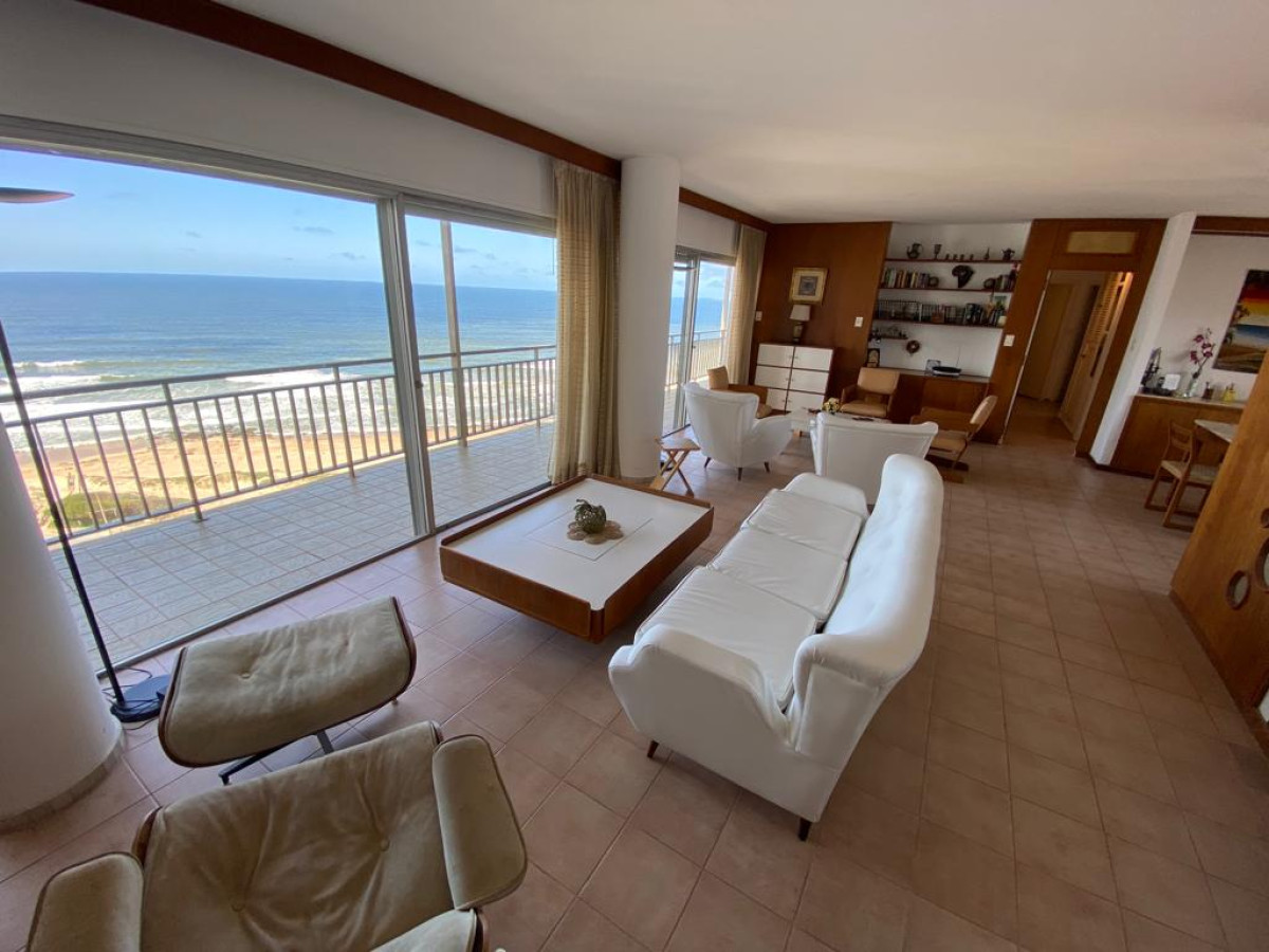 Se alquila apto en primera linea playa BRAVA 