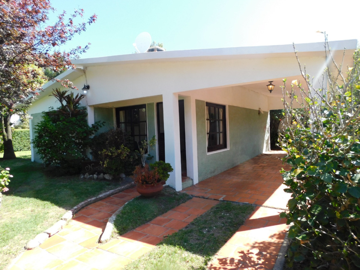 Casa en Alquiler Anual en Playa Hermosa - Piriápolis