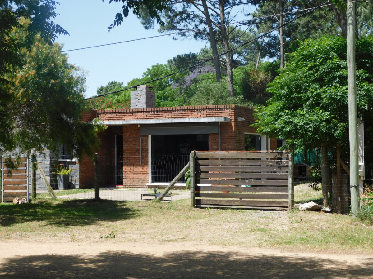 Venta casa de 2 dormitorios 1 baño, Country, Piriapolis, Maldonado