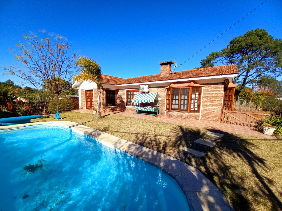 Alquiler temporal casa 3 dormitorios 2 baños con piscina Country, Piriapolis, Maldonado