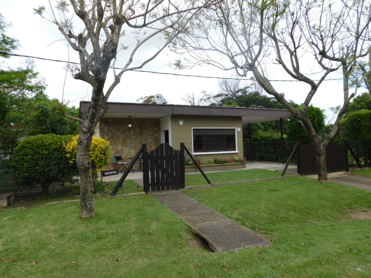 Casa en alquiler 3 dormitorios 2 baños Playa Hermosa, Piriapolis, Maldonado