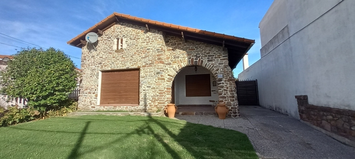 Casa en venta 4 dormitorios, 2 baños. Centro, Piriápolis, Maldonado.