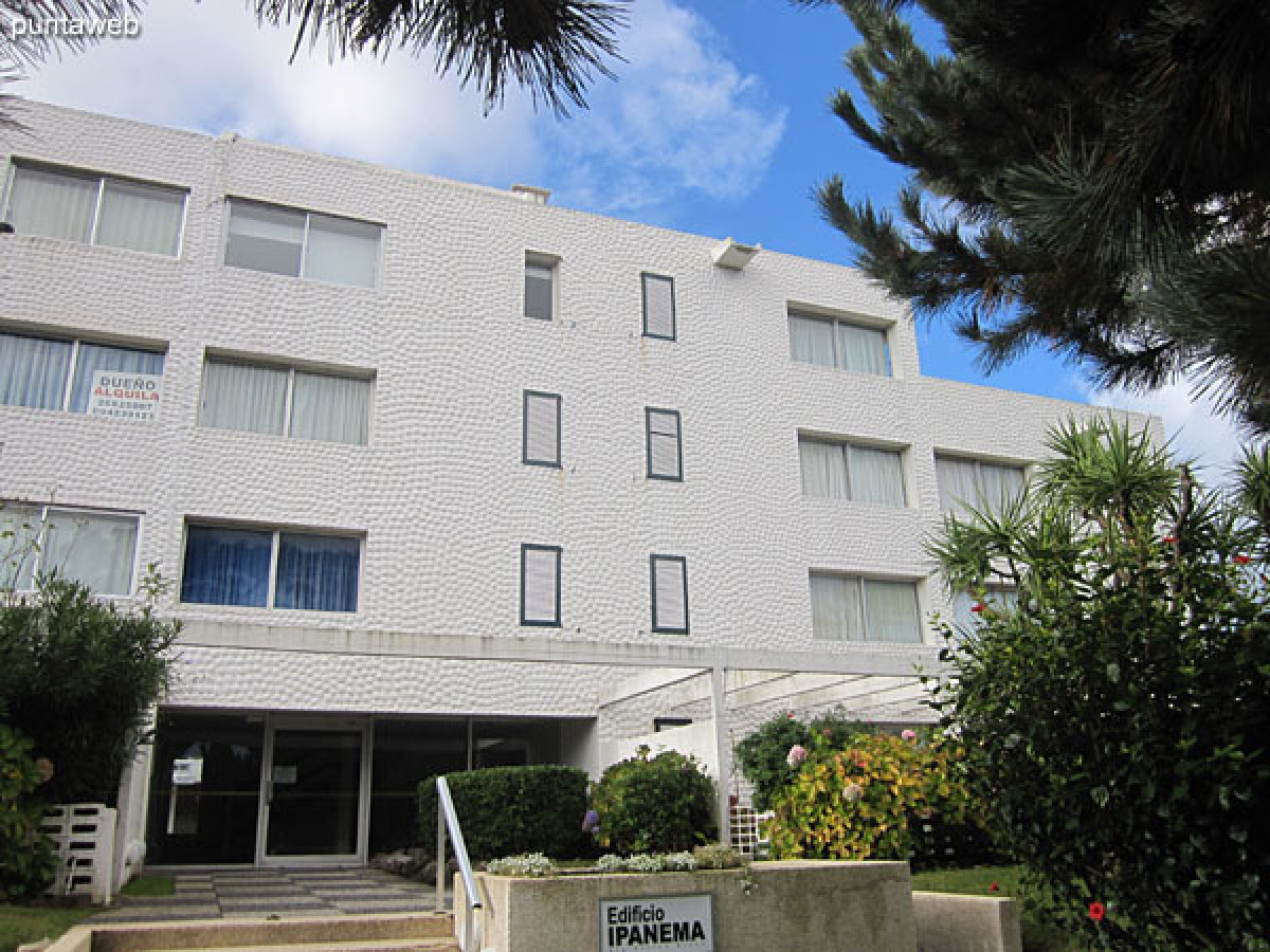 Apartamento primera línea Playa Mansa 2 dormitorios en alquiler anualinvernal