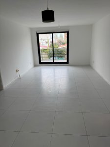 Venta apartamento 3 dormitorios 2 baños con Terraza y parrillero en Centro de Maldonado