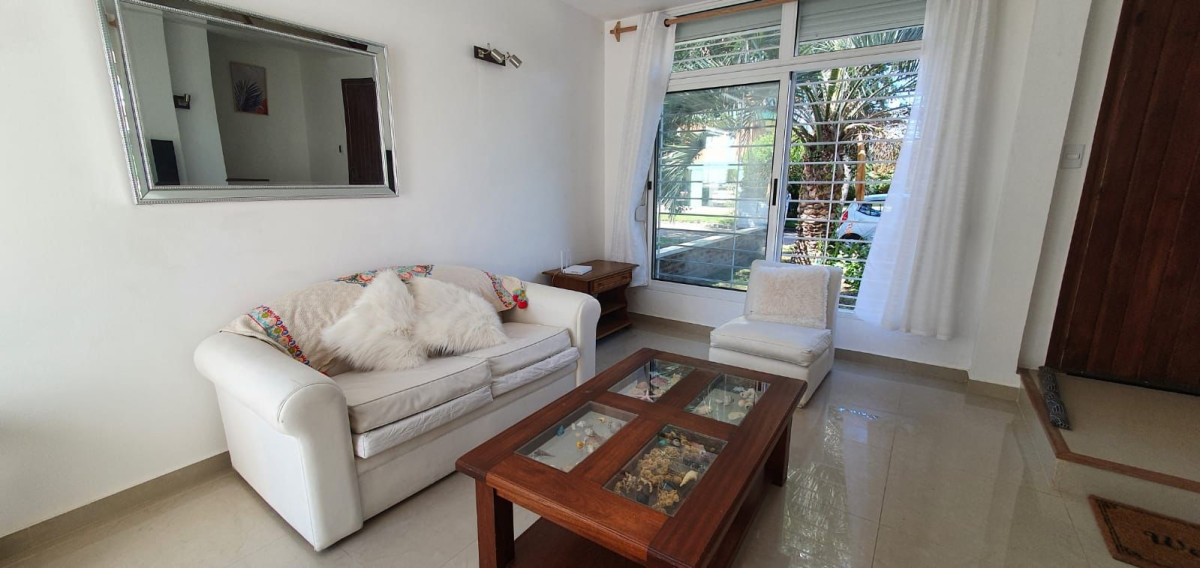 Alquiler hermosa casa 2 y medio dormitorios 2 baños en Punta del este, Parada 14