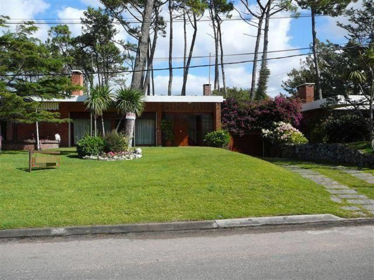 Gran Casa en alquiler a metros del mar en Punta del este