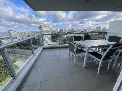 Alquiler apto anual en Torre One