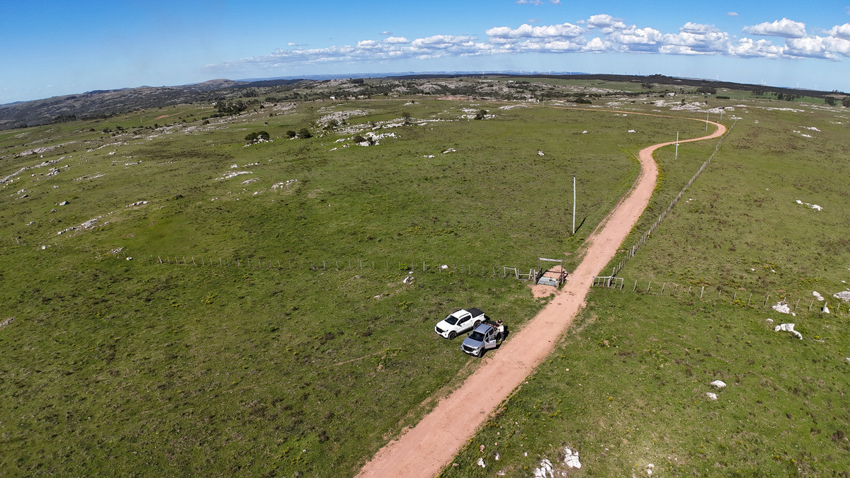 Campo En Villa Serrana Lavalleja 394 Hectareas - Ideal Campo Para Fraccionamiento De Chacras, Sierras De Minas, Lavalleja. Excelente Camineria Vistas Panoramicas, Cerca De Ruta Y Cerca De Minas.