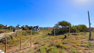 Terreno en venta en Rocha Punta del Diablo a 200m del mar