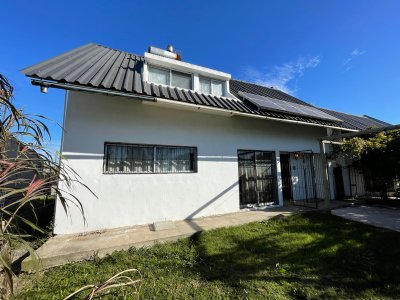Casa en Alquiler  4 Dormitorios a Metros de El Dorado, sobre Avenida Gonzáles Moreno