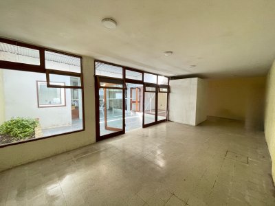 Local Comercial en Alquiler - Galería Comercial en Avenida Principal