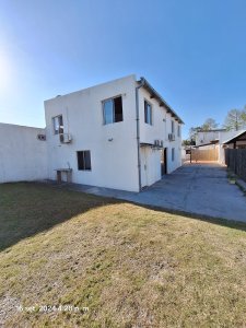Casa en Alquiler de Dos Plantas Próxima a Zona Franca y Balneario Ferrando | Colonia del Sacramento