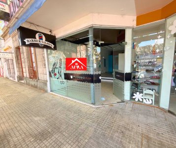 En Alquiler - Local Comercial en Plena Avenida Artigas