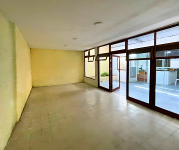 Local Comercial en Alquiler - Galería Comercial en Avenida Principal