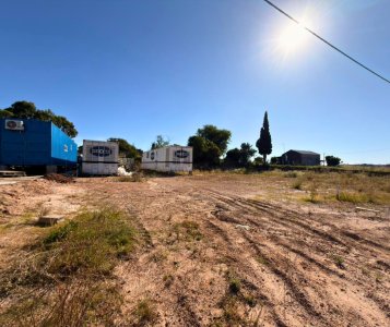 ¡Oportunidad Única! Terreno con 2 Contenedores en Venta