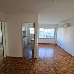 Alquiler apartamento en Centro 1 dormitorio bajos gastos comunes.