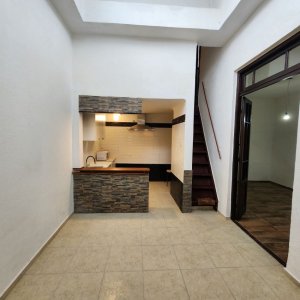 Alquiler Apartamento La Blanqueada Reciclado 2 Dormitorios, Escritorio Y Altillo Sin Gastos Comunes. 