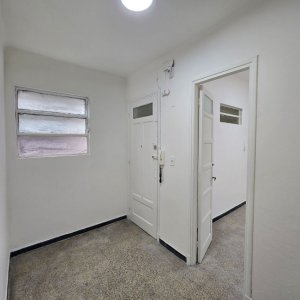 Alquiler Apartamento en zona Centro, 3 dormitorios, baño y balcón